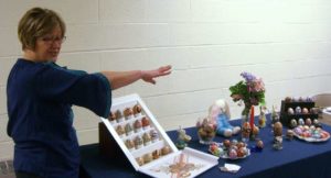 Ukrainian Egg Artis Marilan Caito demonstrates techniques at ESAL's March 2018 meeting.